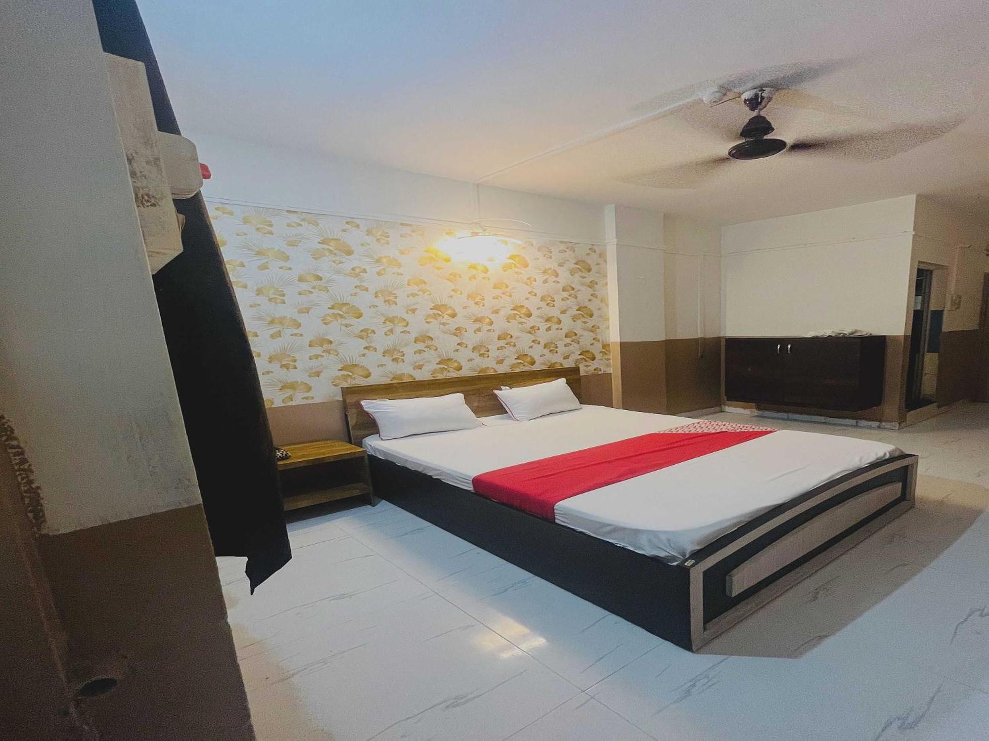 Hotel Royal Lodging Phursungi المظهر الخارجي الصورة