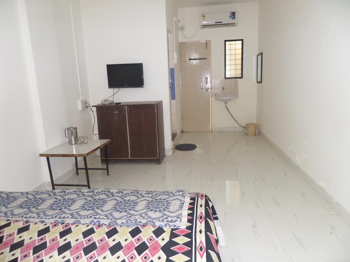 Hotel Royal Lodging Phursungi المظهر الخارجي الصورة