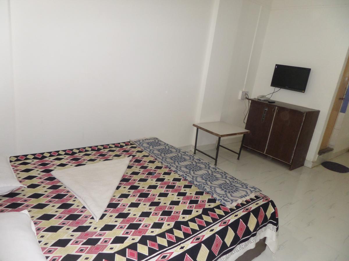 Hotel Royal Lodging Phursungi المظهر الخارجي الصورة