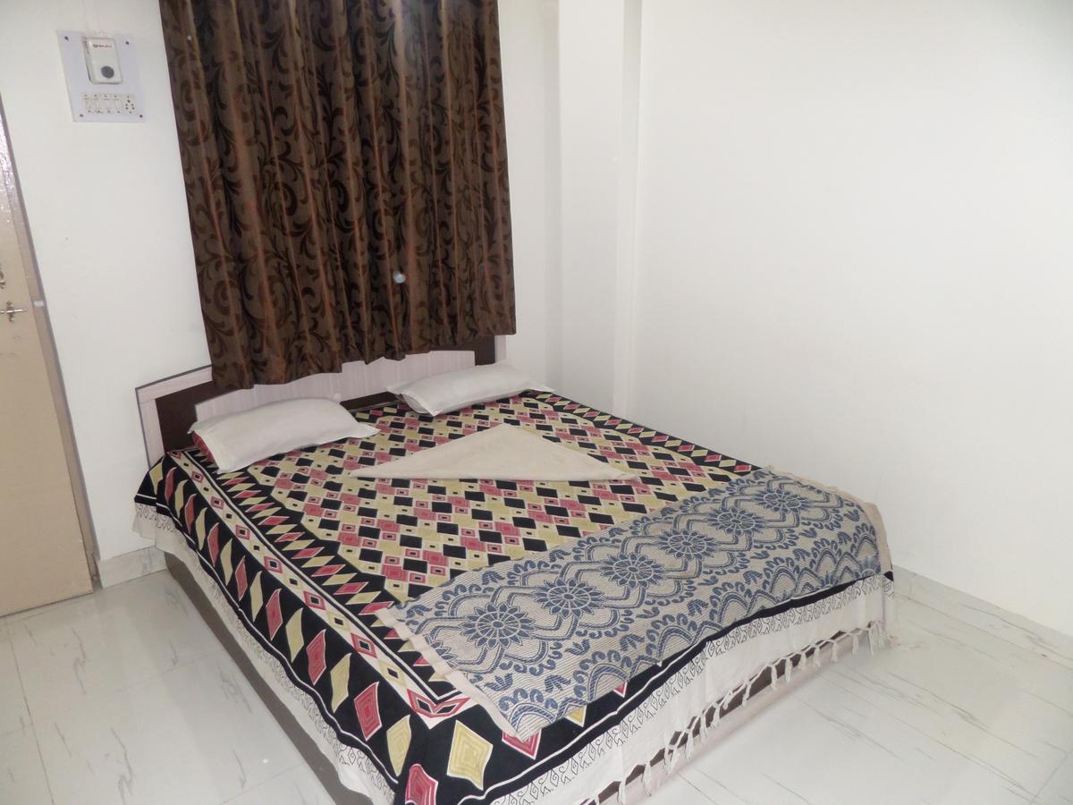 Hotel Royal Lodging Phursungi المظهر الخارجي الصورة