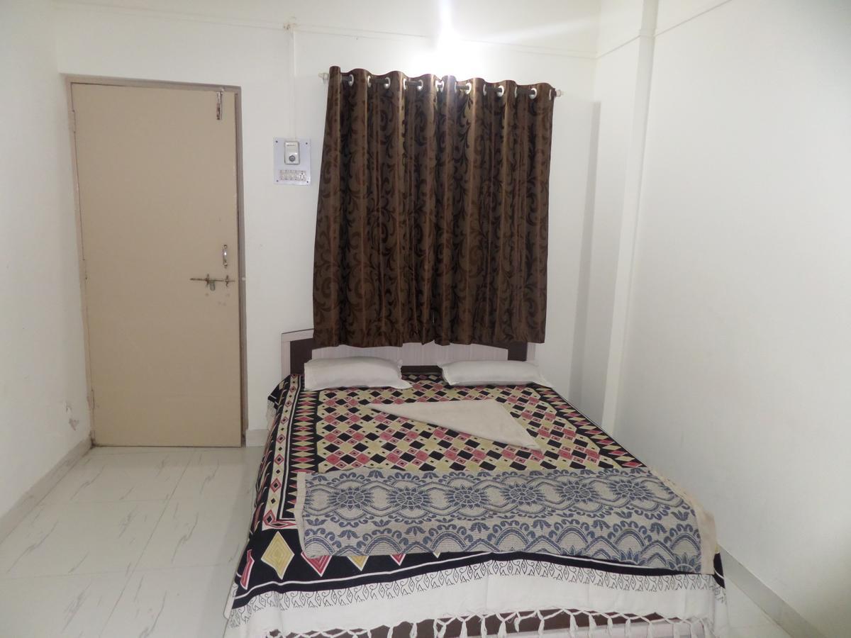 Hotel Royal Lodging Phursungi المظهر الخارجي الصورة