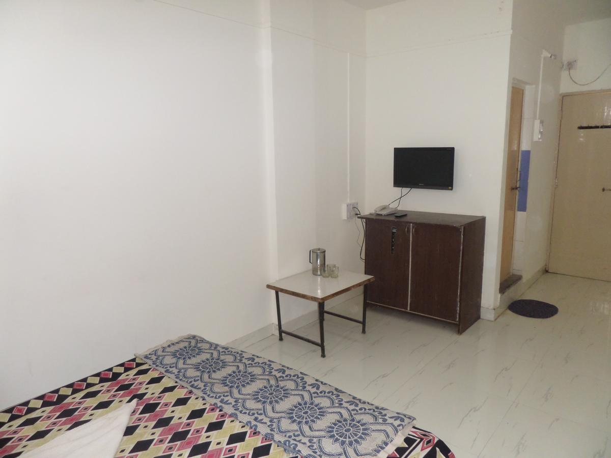 Hotel Royal Lodging Phursungi المظهر الخارجي الصورة